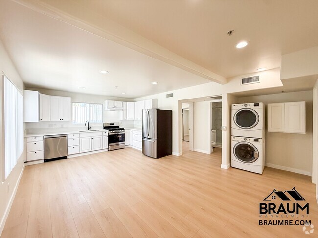 Building Photo - 1415 Centinela Ave Unit 1421A Rental