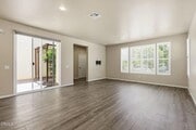 Photo - 1790 Daffodil Ave