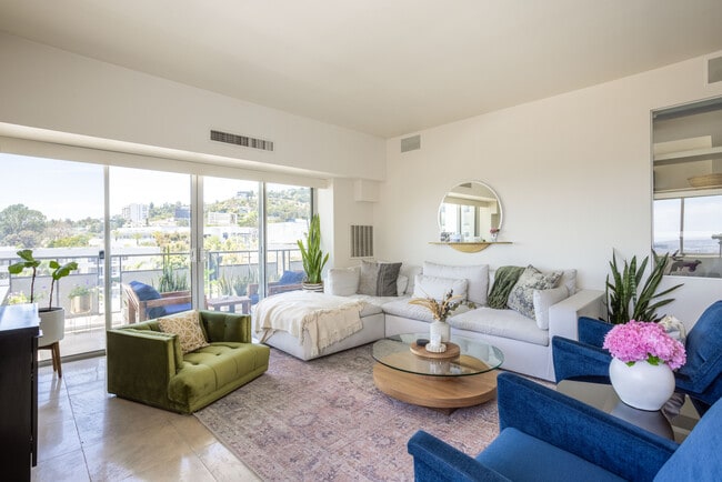 Building Photo - 1155 N La Cienega Blvd Unit 905