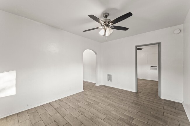 Building Photo - 10639 Fitzroy Ave