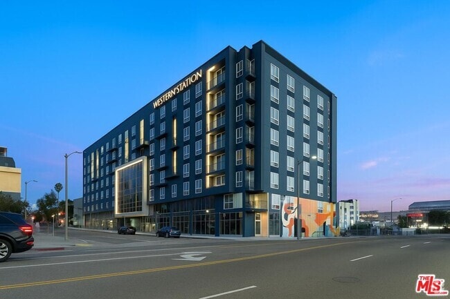 Building Photo - 800 Western Ave Unit 810 Rental