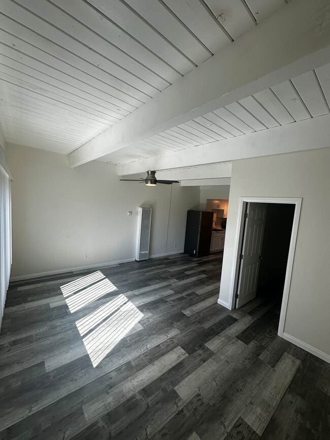 Photo - 324 Leatrice Ln