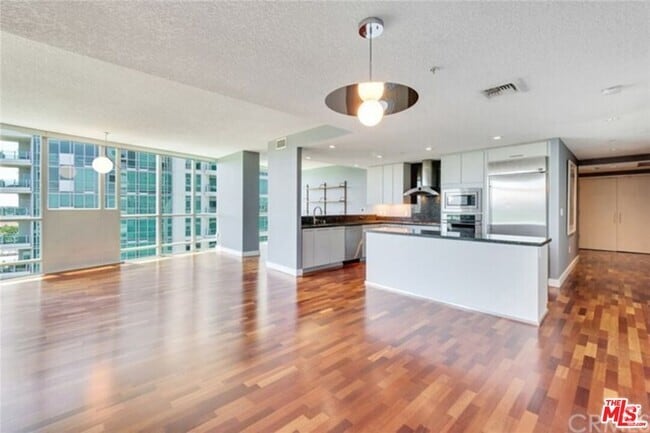 Building Photo - 3141 Michelson Dr Unit 1305 Rental
