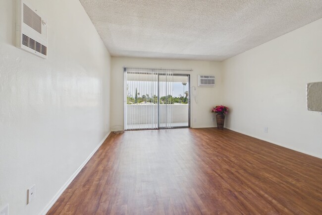 Photo - Sepulveda Manhattan Apartments