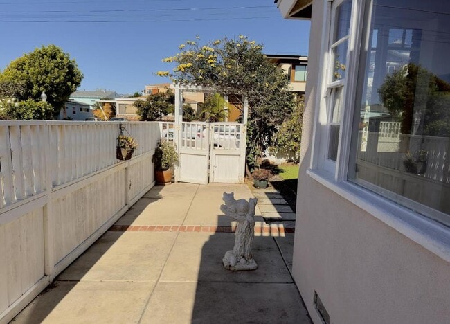 Building Photo - 731 Beryl St