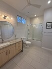 Ensuite bathroom - 1642 7th Ave Unit 221