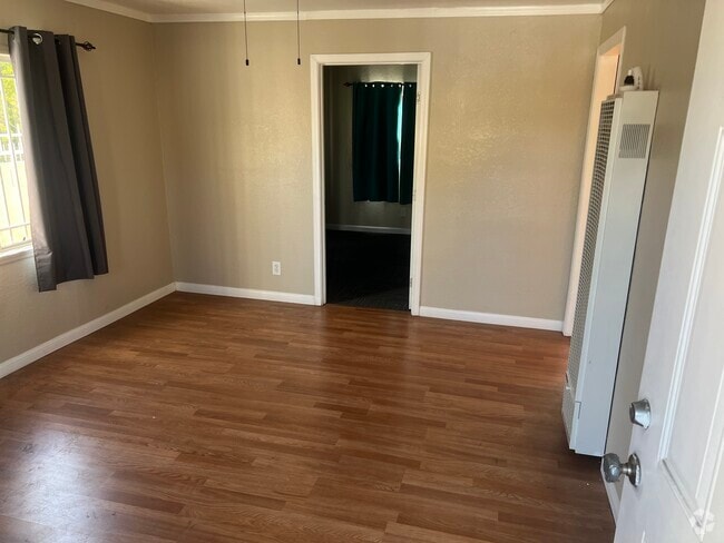 Building Photo - 2218 Naomi Ave Unit 1 Rental
