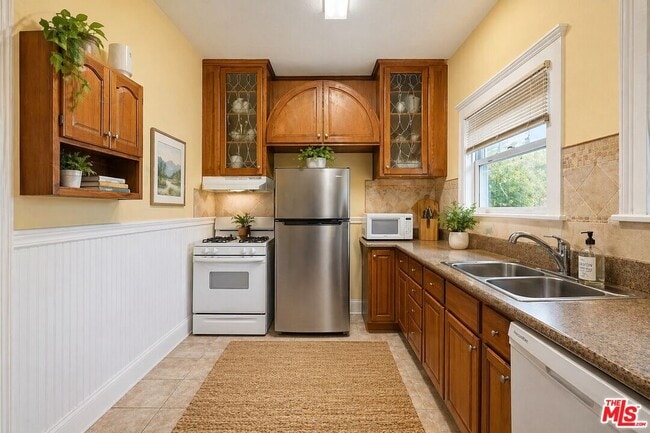 Photo - 2713 S La Salle Ave