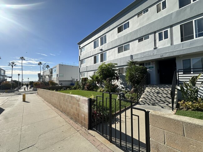 Building Photo - 23 Thornton Ave Unit 7