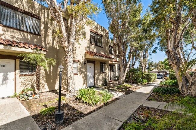 2 Bedroom 1.5 Bath Townhome with pvt pati... - 2 Bedroom 1.5 Bath Townhome with pvt pati... Unit 7012 Casa Lane #14