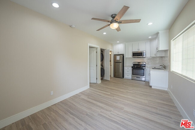 Building Photo - 21315 Kingsbury St