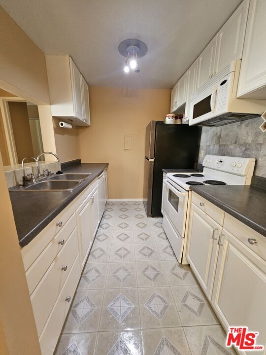 Building Photo - 5460 White Oak Ave Unit C223