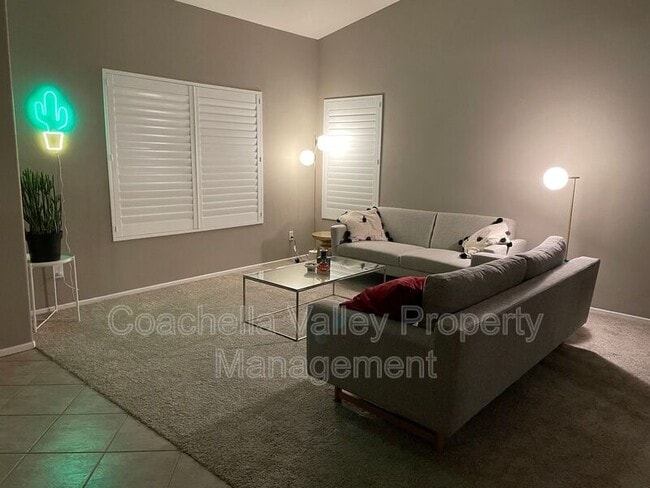 Photo - 2162 Shannon Way