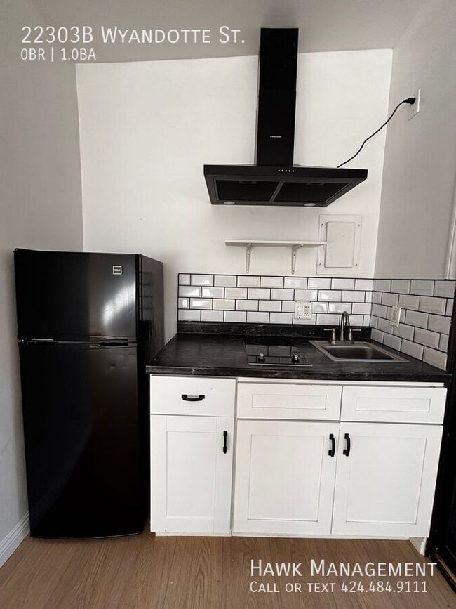 Photo - 22303 Wyandotte St