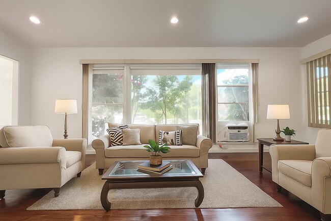Photo - 13900 Burbank Blvd House