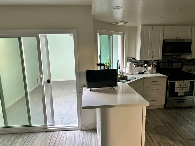 Building Photo - 2449 Greenwich Dr Rental