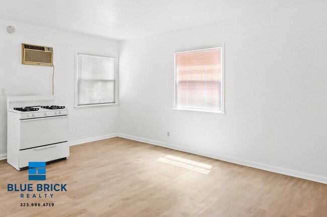 Building Photo - 12805 Vanowen St Unit 1