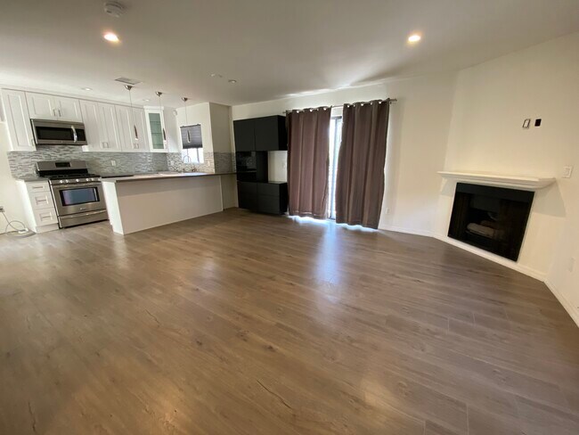 Photo - 1801 W Victory Blvd