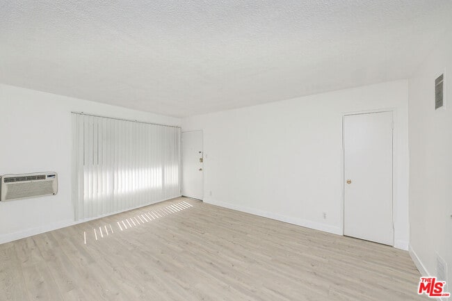 Photo - 428 S Wilton Pl Unit 5