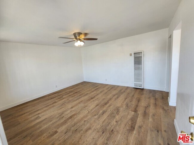 Photo - 1499 W 35th Pl Unit 4