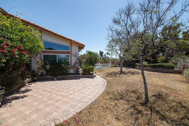 Attached 3-Bedroom Home with Spacious Yard... - Attached 3-Bedroom Home with Spacious Yard...