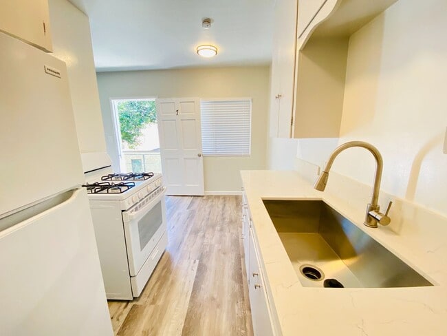 Building Photo - Great one bedroom one bath condo