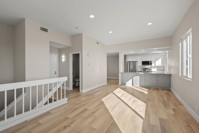 Building Photo - Stunning Remodeled Condo with Views in Banker's Hill Unit 305