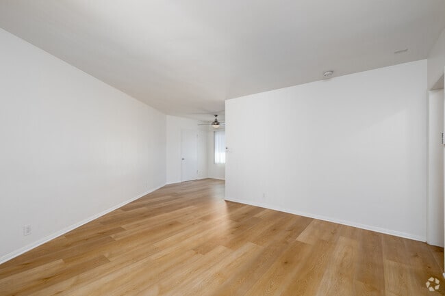 2BD, 1BA - 825SF - Living Room - 02700AB