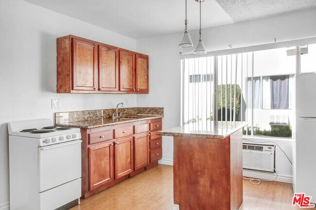 Photo - 817 N Hudson Ave Unit 2