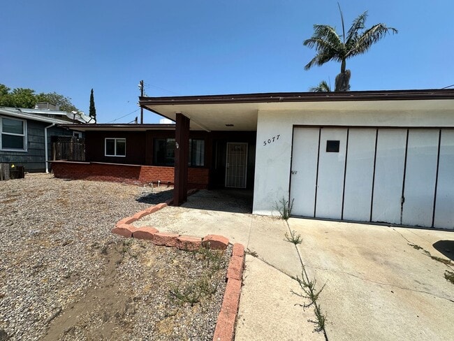 Building Photo - House Extremely Close to Campus!! Massive ...