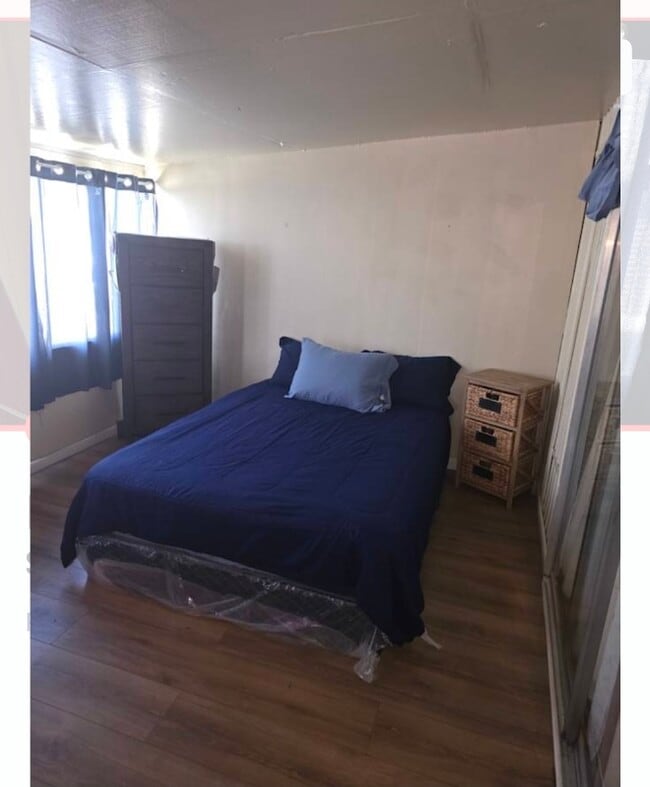 Building Photo - 780 E 9th St