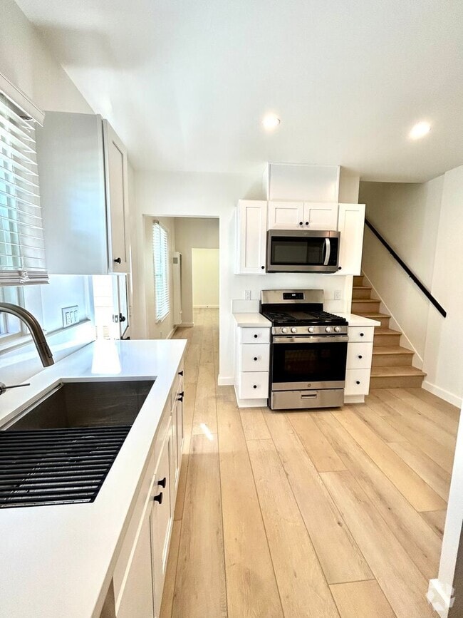 Building Photo - 3 Bed/1 Bath - Downtown Santa Barbara Unit 514 Chapala St. Rental