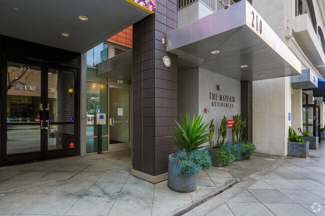 Mayfair Entrance - Mayfair Residences at Santa Monica Beach Rental