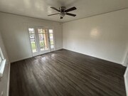 Photo - 520 E Cypress St