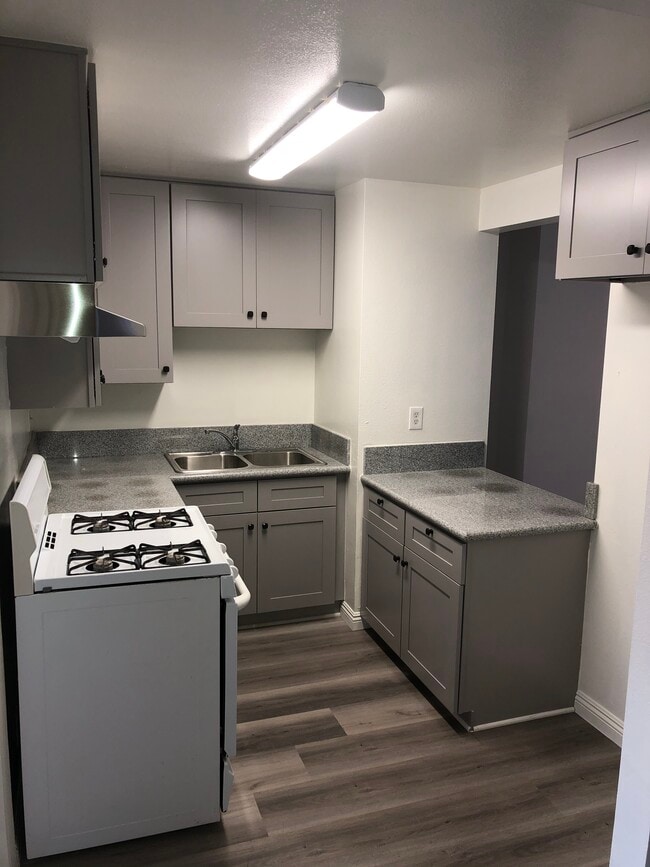 Photo - 2734 James M Wood Blvd Unit 5