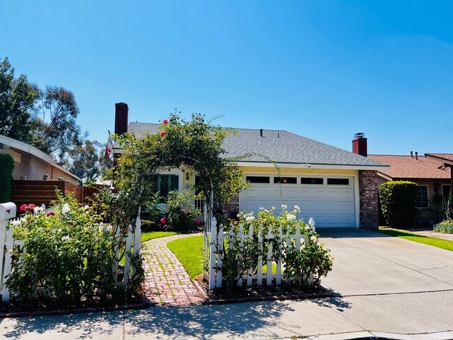 Photo - LAKE ACCESS!! Beautiful 4 bedroom 2 bath H...