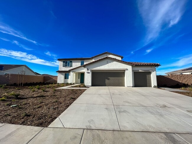 Building Photo - 5 Bedroom home with FULL MOTHER IN LAW SUITE and MASSIVE backyard