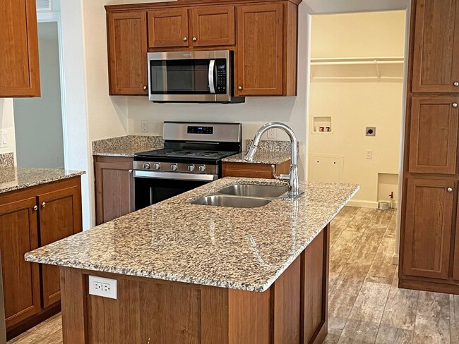 Photo - 21100 State St