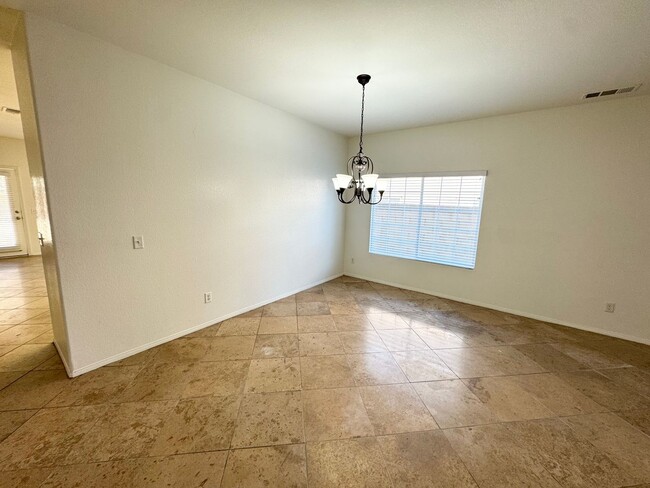 Photo - Spacious 6 bedroom home in West Palmdale