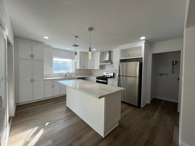 Photo - Fully remodeled Reseda 3+2 home w/solar panels to help lower your utility costs!