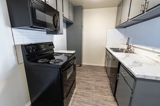 Photo - 951 S Oxford Ave