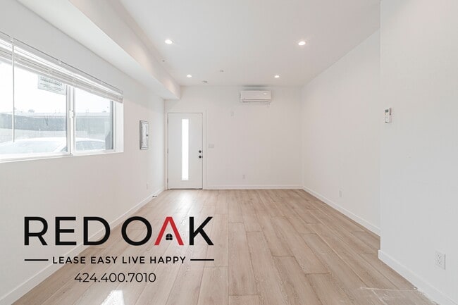 Building Photo - 7632 Morella Ave Unit 3