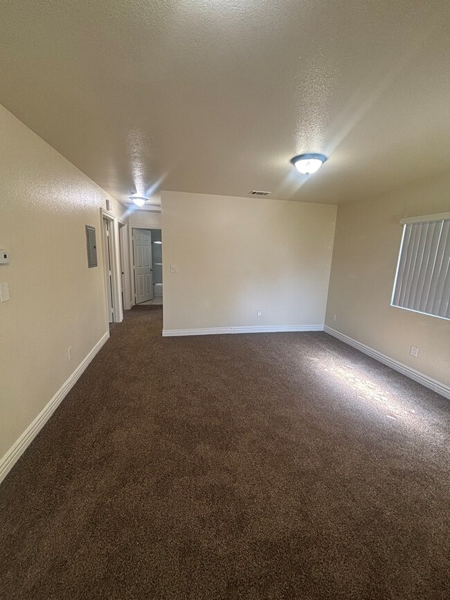 Photo - 325 E 60th St