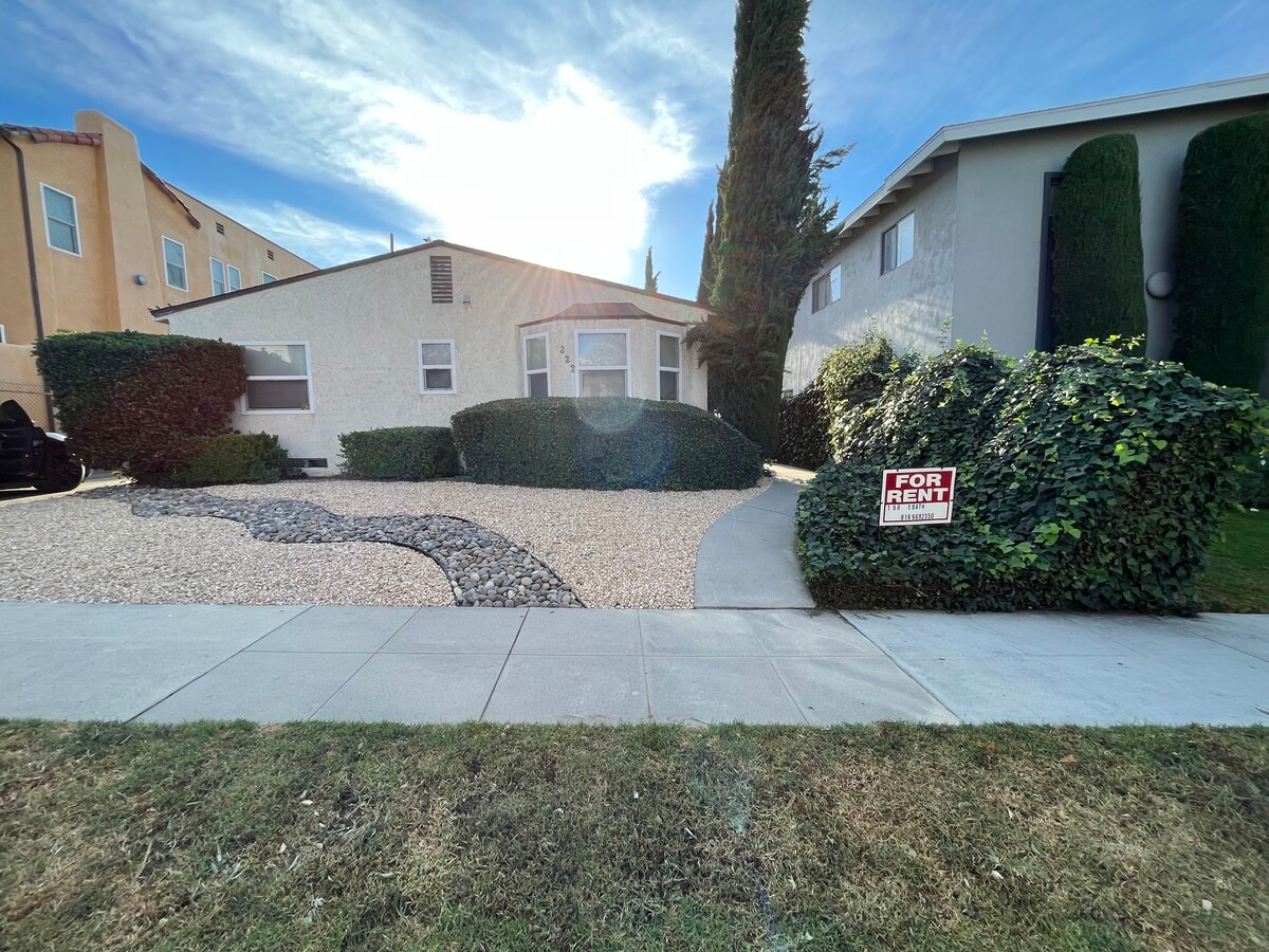 Front of Building - 322 Cornell Dr Unit B