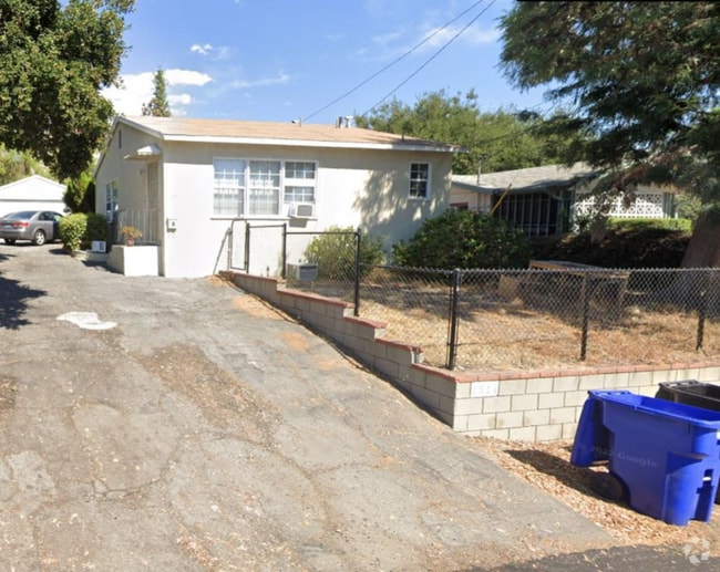 Building Photo - 2511 Manhattan Ave Rental