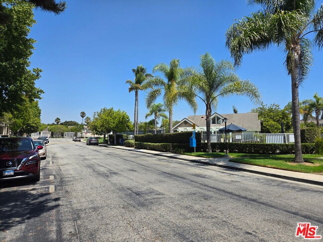 Photo - 8805 Berkshire Way Unit B