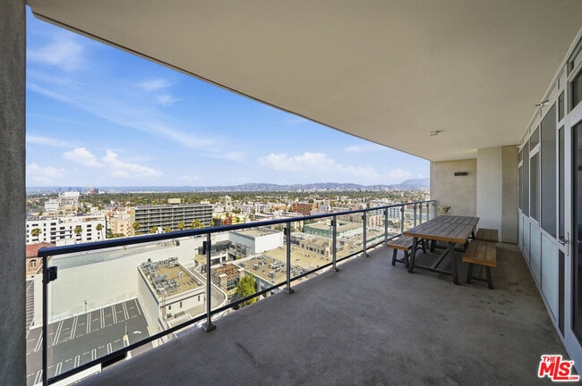 Building Photo - 3785 Wilshire Blvd Unit 1607