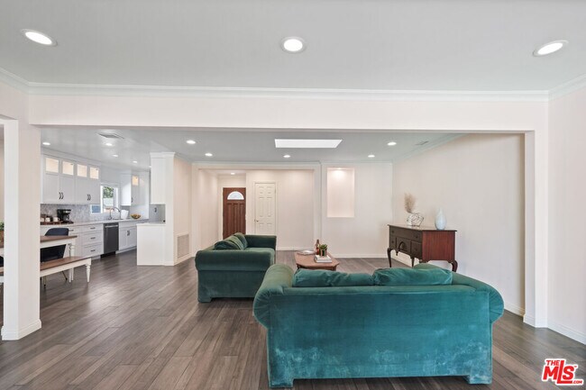 Photo - 4875 Bluebell Ave