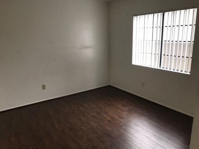 Photo - 8681 La Salle St Unit 2