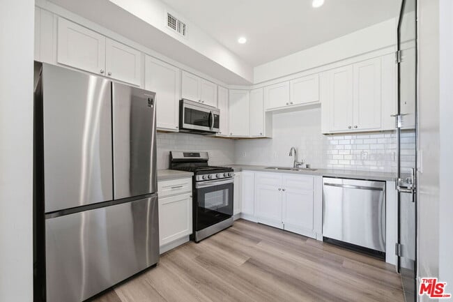 Photo - 667 N Wilton Pl Unit 403